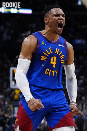 ″반만 뛰어도 NBA 4배” 중국, 머니 파워로 역대급 네임벨류 품나→FA 미아 전락 MVP 출신 스타 행보 관심