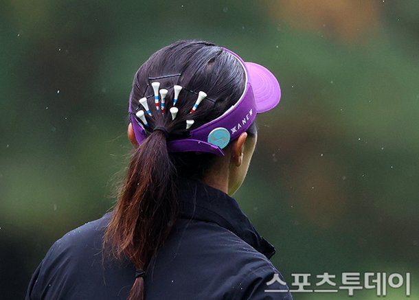 ST포토 |  리디아 고, 머리에 골프티를 꽂고 포즈를 바꾼 이유