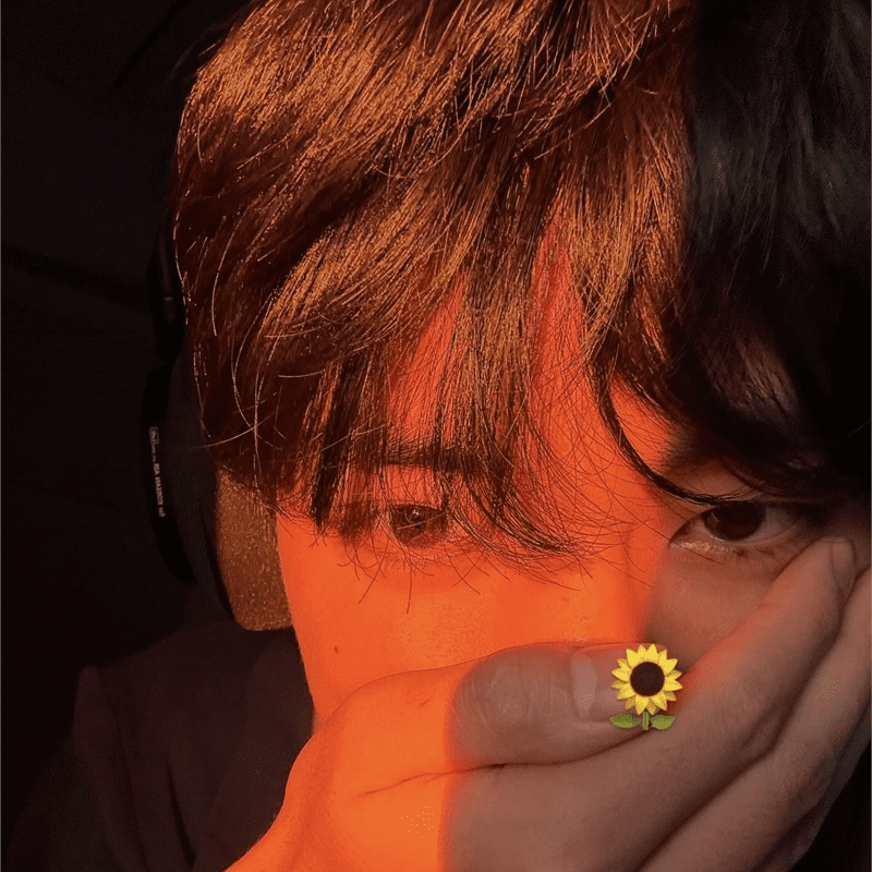 [BTS News] 방탄소년단 뷔, 박보검 화보에 하트…‘참 아름다운’ 변함없는 10년 우정 – 뷰어스