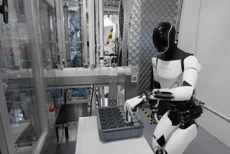 빅테크칼럼 | 머스크의 1조 달러 보상으로 로봇군대 만들기 추진, 주주 설득은 난항