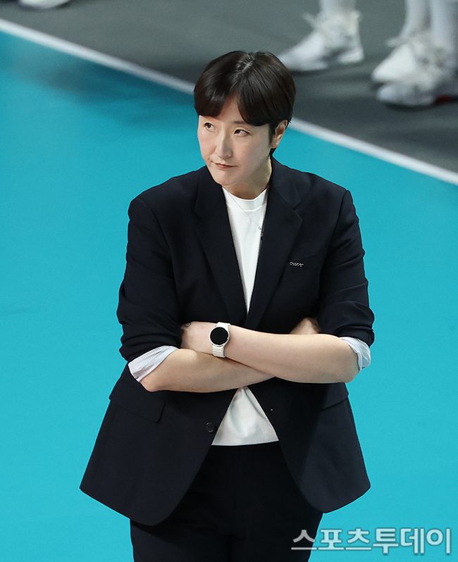장소연 | [ST포토] 경기 지켜보는 장소연 감독  |  네이트 스포츠